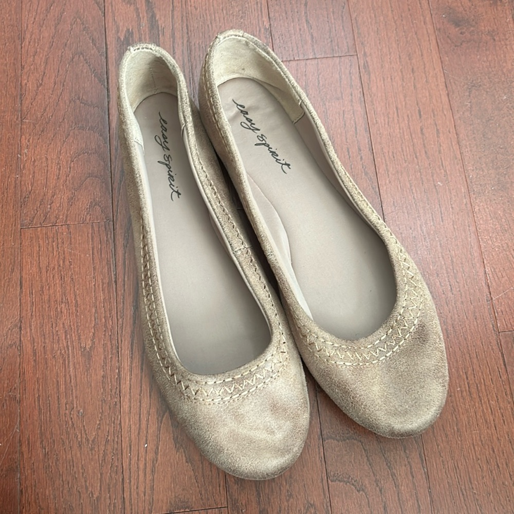 Women’s Easy Spirit Taupe Flats